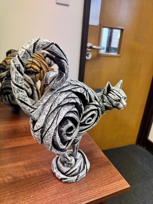 Standing cat - White edge Collectors